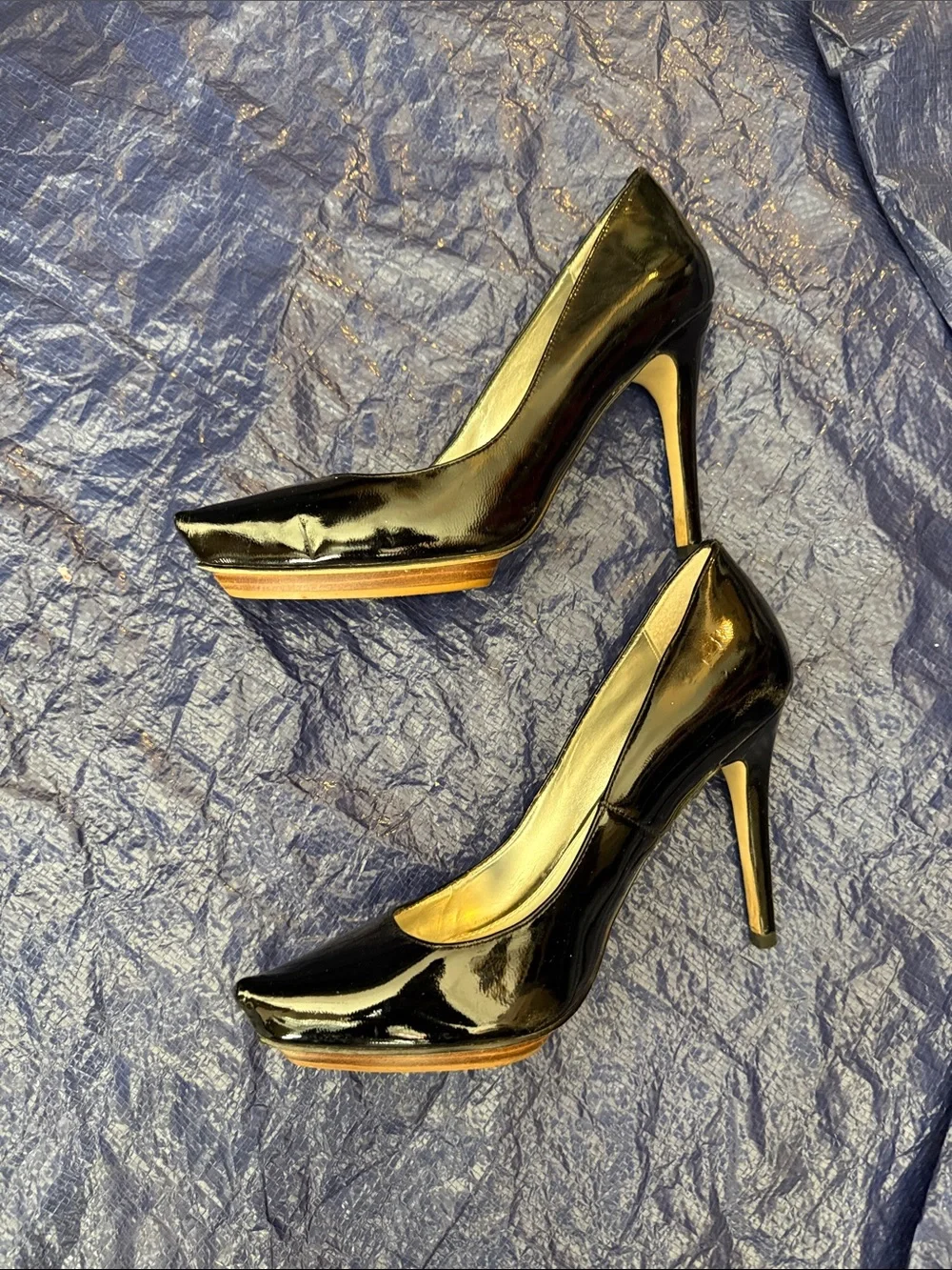 bebe chic pointed